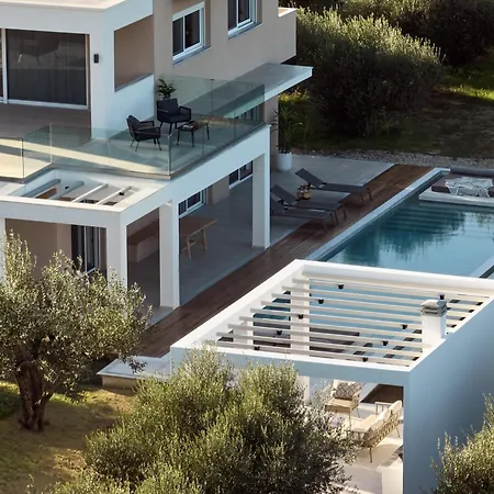 Hora Ionica Villa, Private Pool & 10acre Greenland, By Thinkvilla Koukounariá