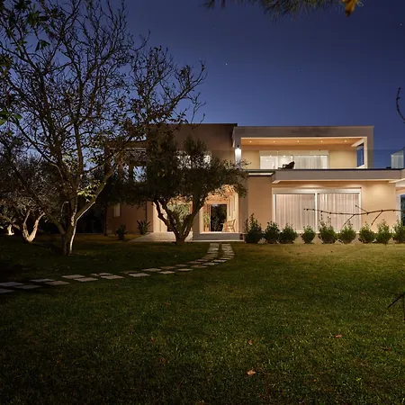 Hora Ionica Villa, Private Pool & 10acre Greenland, By Thinkvilla *