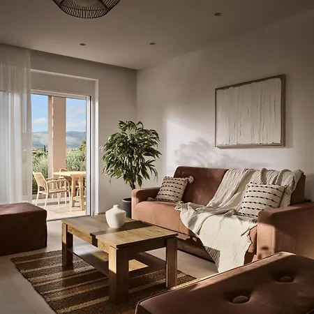 Hora Ionica Villa, Private Pool & 10acre Greenland, By Thinkvilla Villa