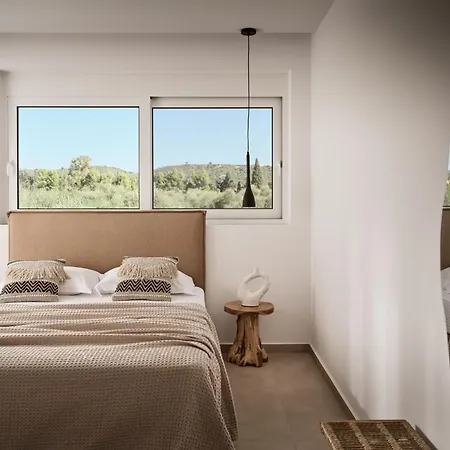 Hora Ionica Villa, Private Pool & 10acre Greenland, By Thinkvilla Vila Koukounariá