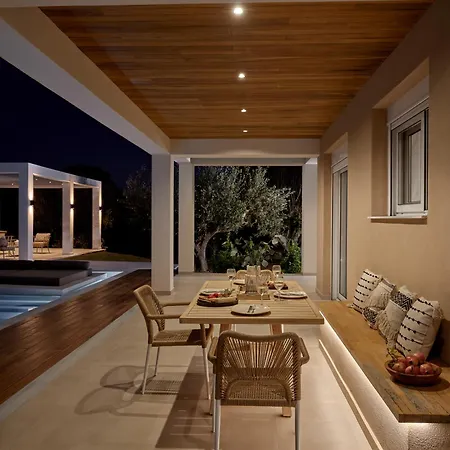 Hora Ionica Villa, Private Pool & 10acre Greenland, By Thinkvilla * Koukounariá