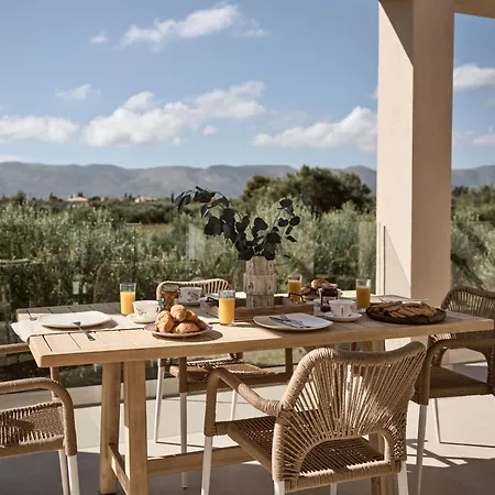 Vila Hora Ionica Villa, Private Pool & 10acre Greenland, By Thinkvilla Koukounariá