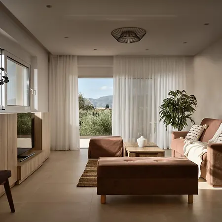 Vila Hora Ionica Villa, Private Pool & 10acre Greenland, By Thinkvilla Koukounariá