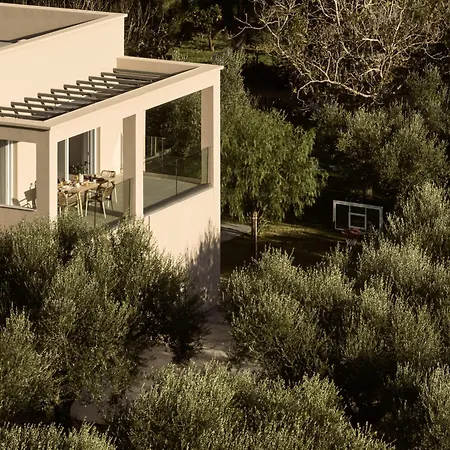 Hora Ionica Villa, Private Pool & 10acre Greenland, By Thinkvilla Vila *